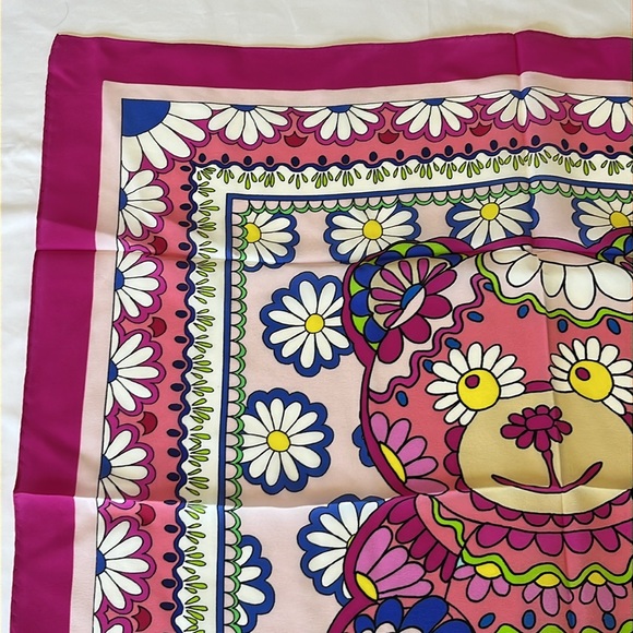 Moschino Silk Scarf Flowers Bear Bohemian Size 25”x25” Square NWT ITALY - Picture 5 of 10